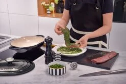 Le Creuset Chef's Knife -Camping Equipment Store 21112310000430 96002000140000 98100200000100 98000315000100 LS00003 1280x1280