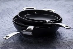 Le Creuset Toughened Nonstick High Fry Pan 28 Le Creuset Toughened Nonstick High Fry Pan -Camping Equipment Store 51101240010002 51101280010202 51101300010202 LS00002 1280x1280