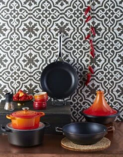 Le Creuset Toughened Nonstick Wok -Camping Equipment Store 51101260010202 51105320010502 25138310900422 21177200902430 21177240000430 70403200600099 70403200900099 LS00001 1280x1280