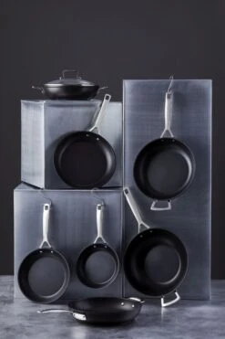 Le Creuset Toughened Nonstick Fry Pan With Glass Lid 27 Le Creuset Toughened Nonstick Fry Pan With Glass Lid -Camping Equipment Store 51101280010202 51107240010502 51112200010002 LS00004 1280x1280