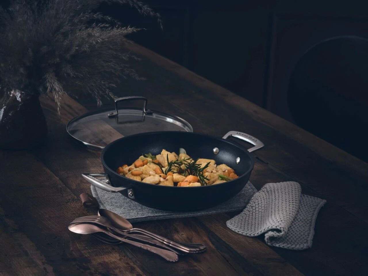 Le Creuset Toughened Nonstick Fry Pan With Glass Lid 19 Le Creuset Toughened Nonstick Fry Pan With Glass Lid - Image 19