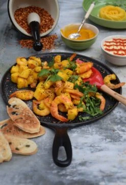 Le Creuset Small Crepe Pan -Camping Equipment Store 91003400140000 20136270000460 LS00002 1280x1280