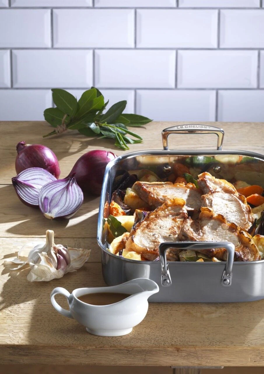 Le Creuset Classic Stainless Steel Square Roasting Pan 8 Le Creuset Classic Stainless Steel Square Roasting Pan - Image 8