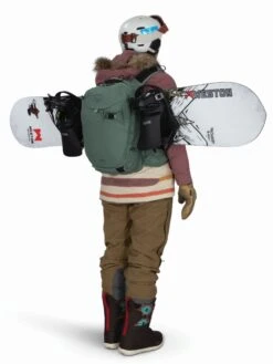 Osprey Kresta 20 -Camping Equipment Store Kresta20 F21 OnBody5 PineLeafGreen 1280x1280